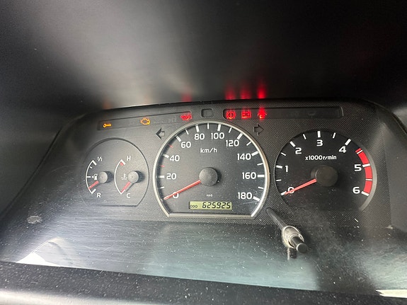 Toyota HiAce 8 of 16