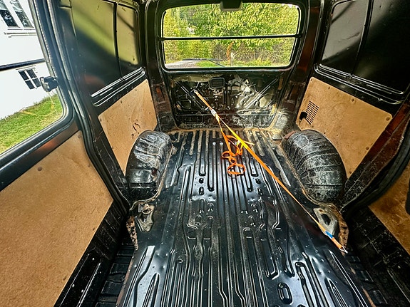 Toyota HiAce 10 of 16