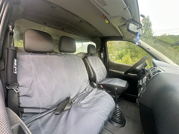 Toyota HiAce 7 of 16
