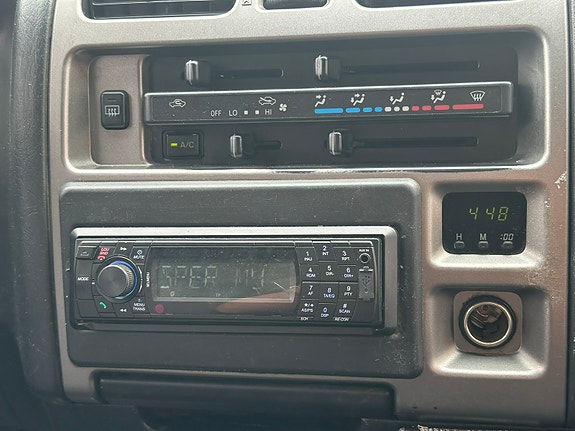 Toyota HiAce 9 of 16