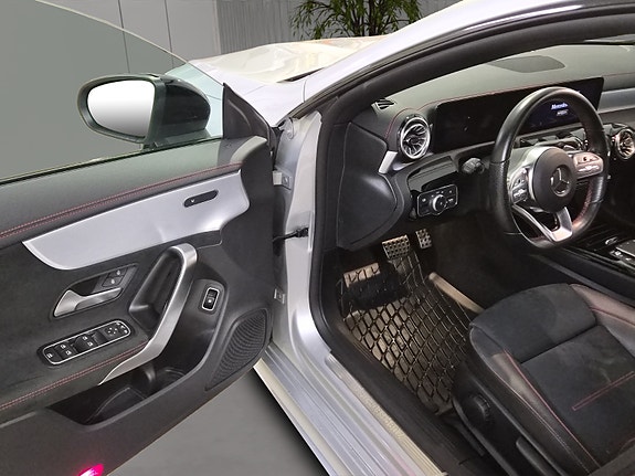 Mercedes-Benz CLA250 e 13 of 28