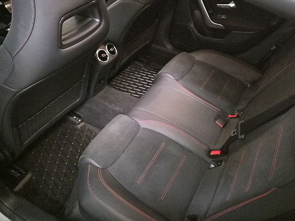 Mercedes-Benz CLA250 e 27 of 28