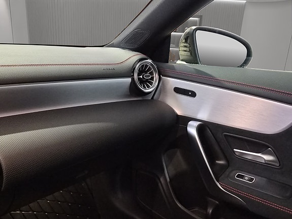 Mercedes-Benz CLA250 e 15 of 28