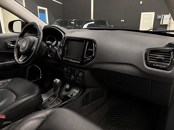Jeep Compass 11 of 24