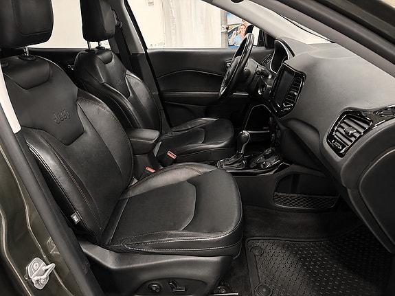 Jeep Compass 10 of 24
