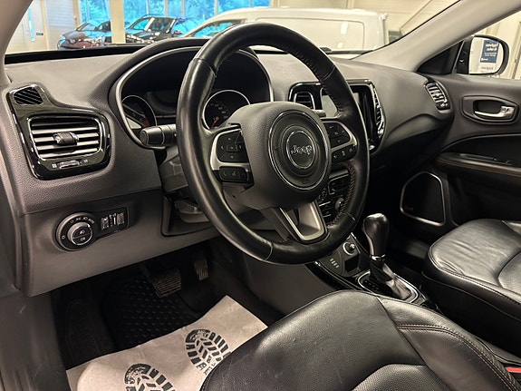 Jeep Compass 9 of 24