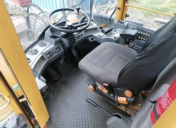 Volvo L90 c 13 of 20