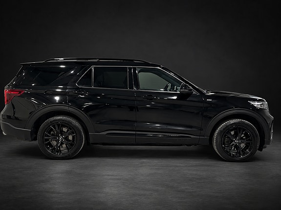 Ford Explorer 14 of 30