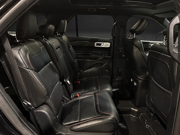 Ford Explorer 21 of 30