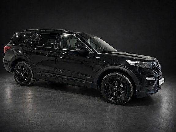 Ford Explorer 15 of 30