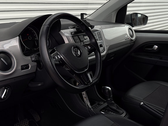 Volkswagen UP! 16 of 20