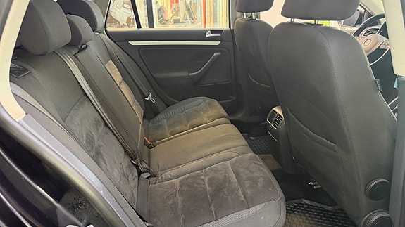 Volkswagen Golf VI 16 of 30