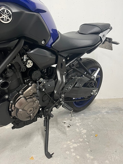 Yamaha MT-07 3 of 9