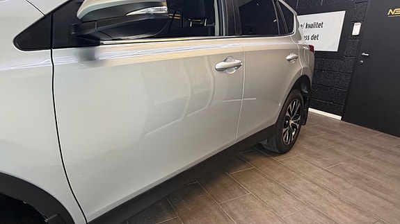 Toyota RAV4 14 of 30