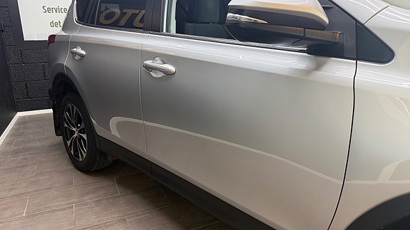 Toyota RAV4 6 of 30