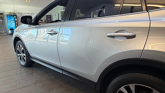Toyota RAV4 11 of 30
