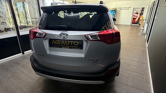 Toyota RAV4 7 of 30