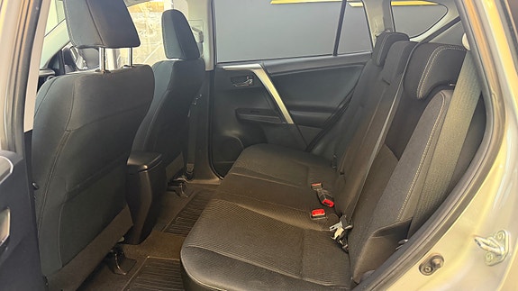 Toyota RAV4 18 of 30