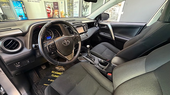 Toyota RAV4 22 of 30