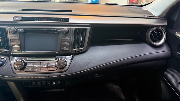 Toyota RAV4 26 of 30