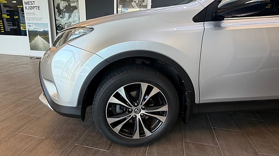 Toyota RAV4 13 of 30
