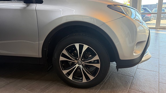 Toyota RAV4 5 of 30