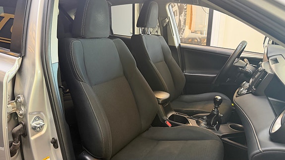 Toyota RAV4 16 of 30