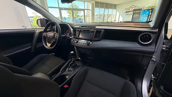 Toyota RAV4 23 of 30