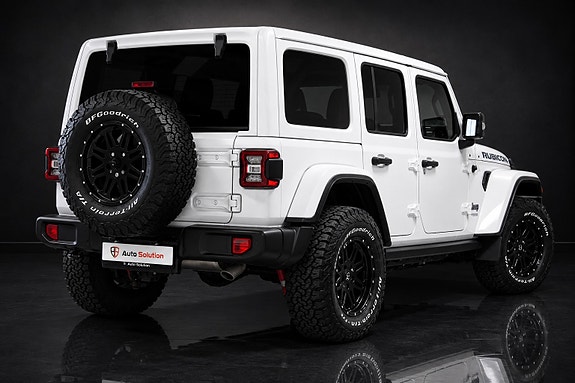 Jeep Wrangler Unlimited 2 of 16