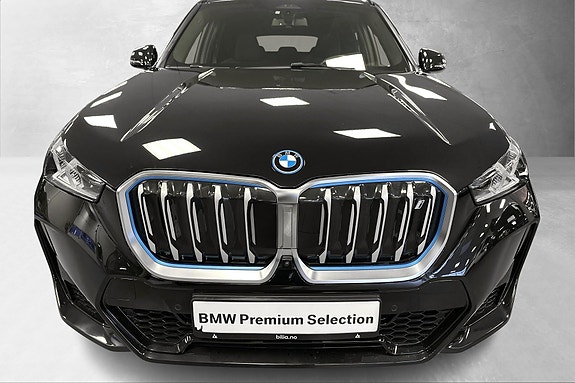 BMW iX1 6 of 30