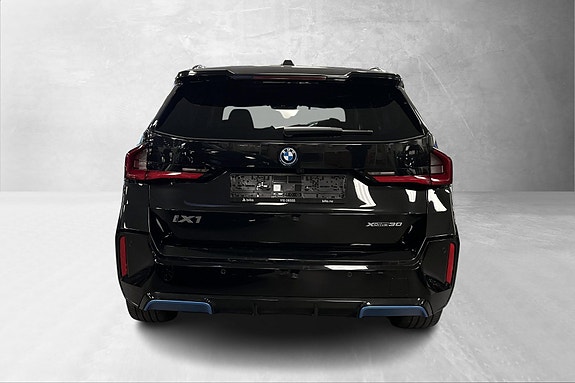 BMW iX1 8 of 30