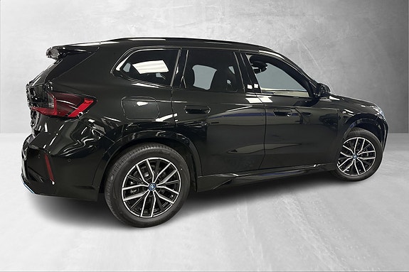 BMW iX1 9 of 30