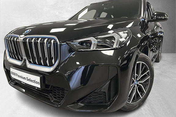 BMW iX1 5 of 30