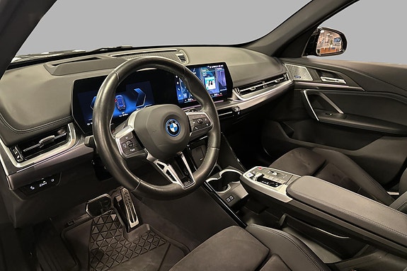 BMW iX1 14 of 30