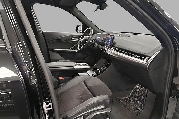 BMW iX1 15 of 30