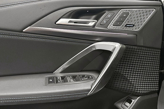 BMW iX1 23 of 30
