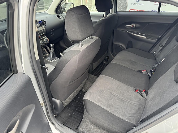 Toyota Urban Cruiser 6 of 11