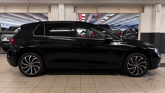 Volkswagen Golf VIII 12 of 30