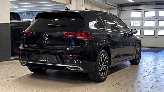 Volkswagen Golf VIII 10 of 30