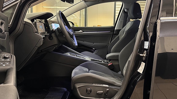 Volkswagen Golf VIII 16 of 30