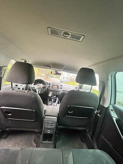 Volkswagen Tiguan 2 of 6