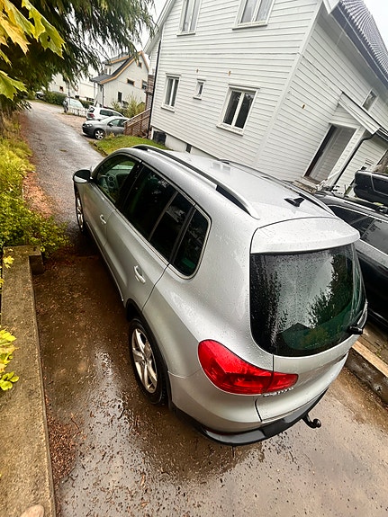 Volkswagen Tiguan 3 of 6