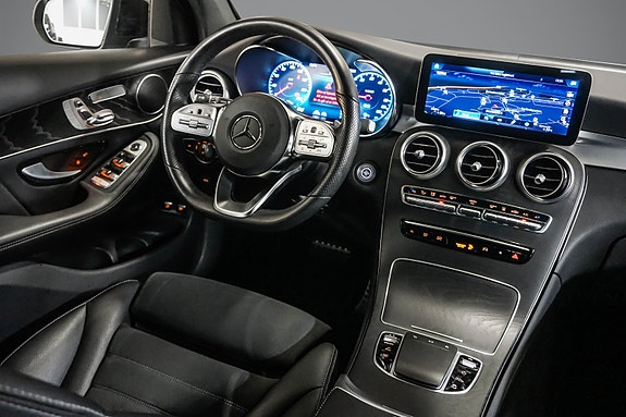 Mercedes-Benz GLC300 e 15 of 30