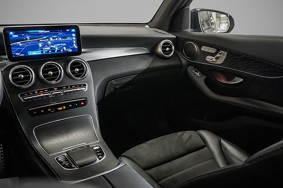 Mercedes-Benz GLC300 e 30 of 30