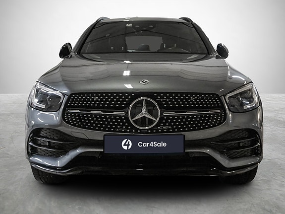 Mercedes-Benz GLC300 e 9 of 30