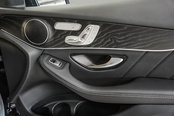 Mercedes-Benz GLC300 e 27 of 30