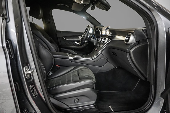 Mercedes-Benz GLC300 e 28 of 30