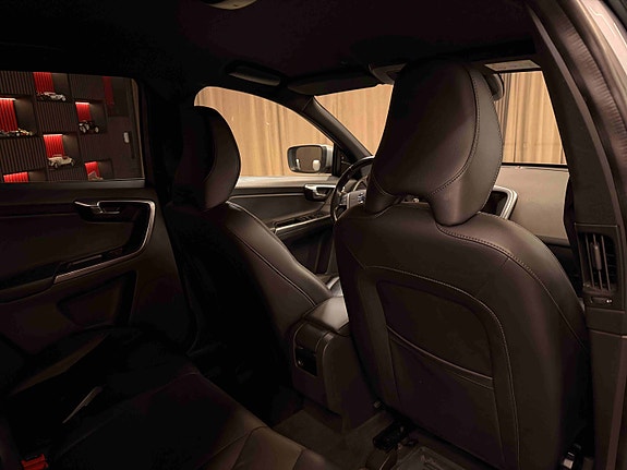 Volvo XC60 13 of 30