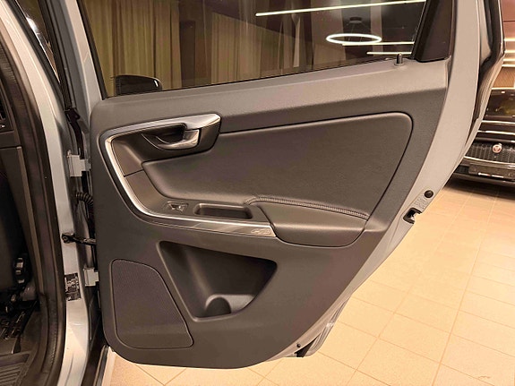 Volvo XC60 14 of 30