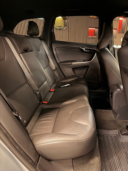 Volvo XC60 12 of 30